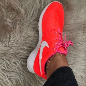 Nike Roshe One Sneakers
